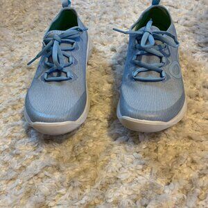 OOfos OOmg Sport LS Low Shoe, Carolina Blue - size 8